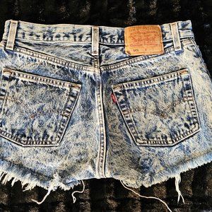 LEVI'S HIGH WAISTED ACID WASH SHORTS